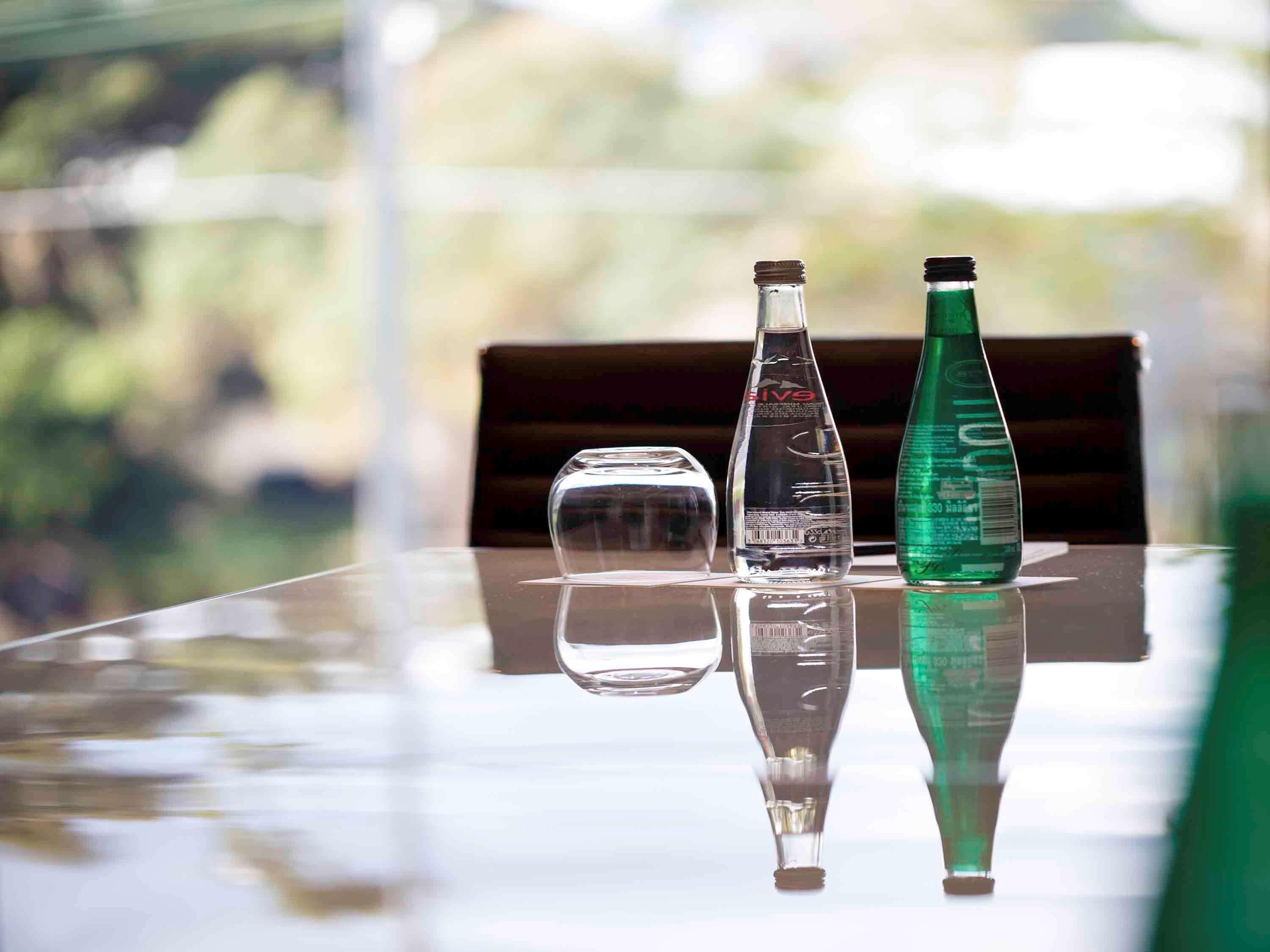 Pullman Sydney Airport Hotel Eksteriør billede Bottles of S. Pellegrino