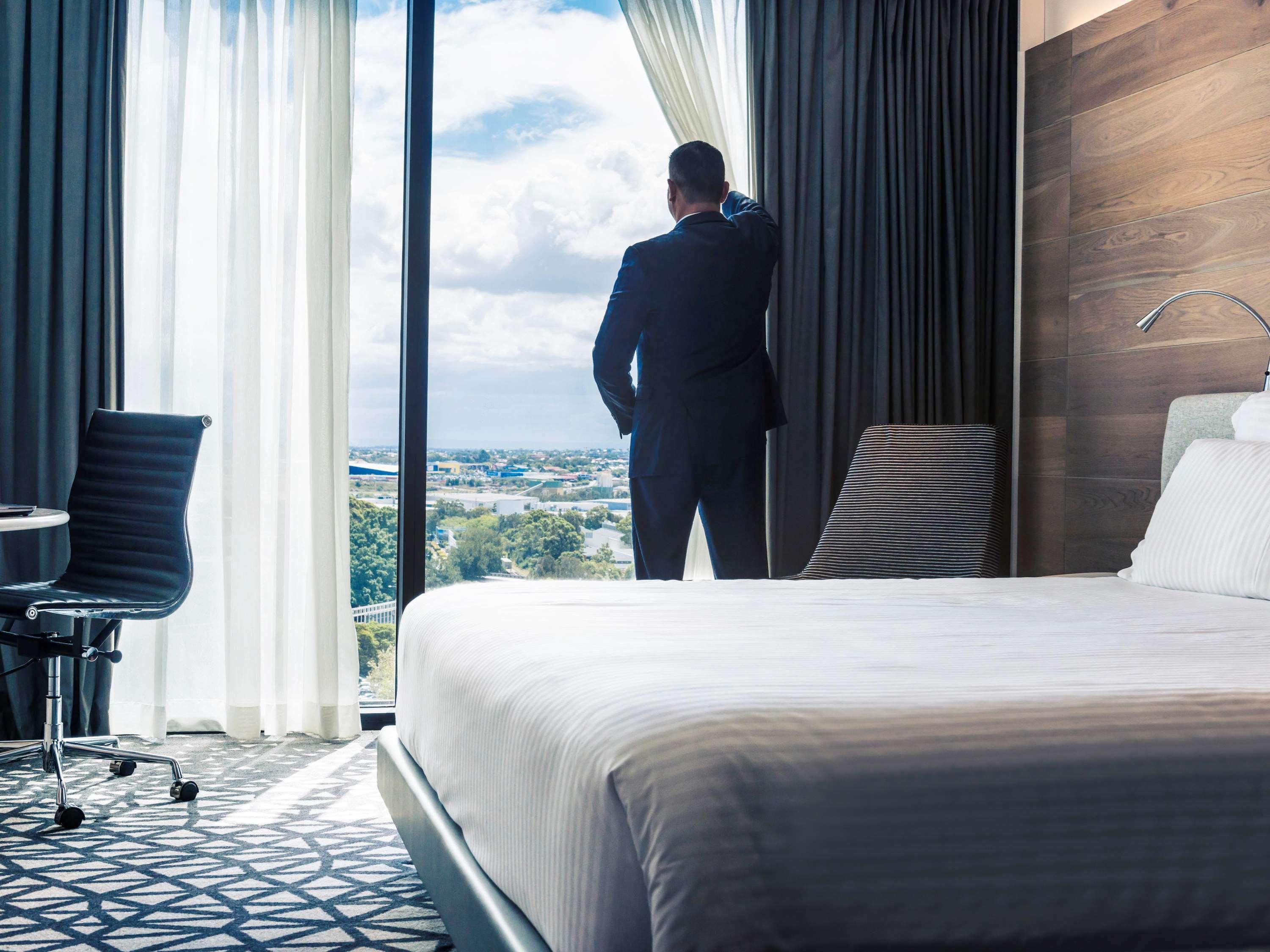 Pullman Sydney Airport Hotel Eksteriør billede A guest room at the hotel