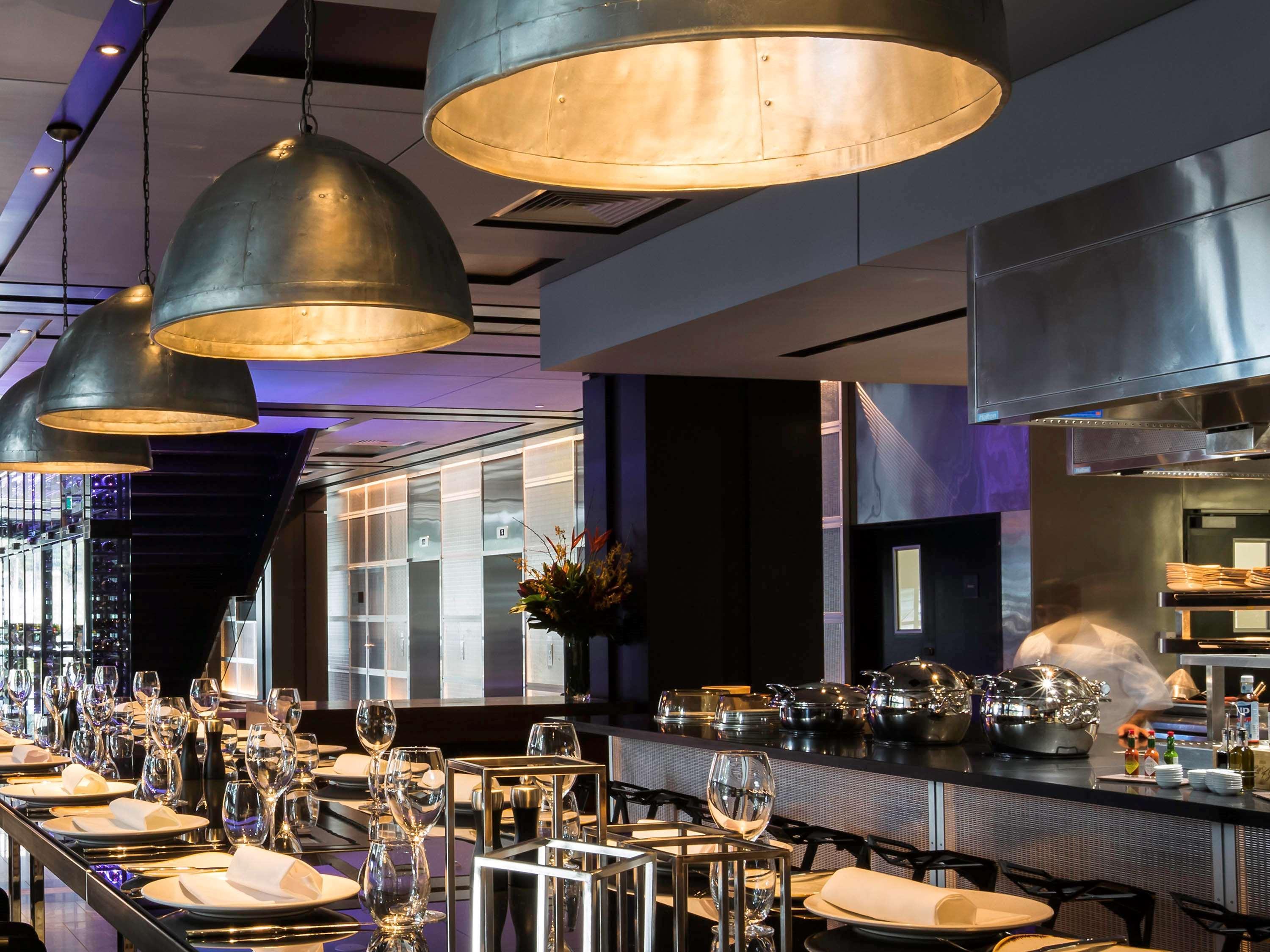 Pullman Sydney Airport Hotel Eksteriør billede The interior of the restaurant