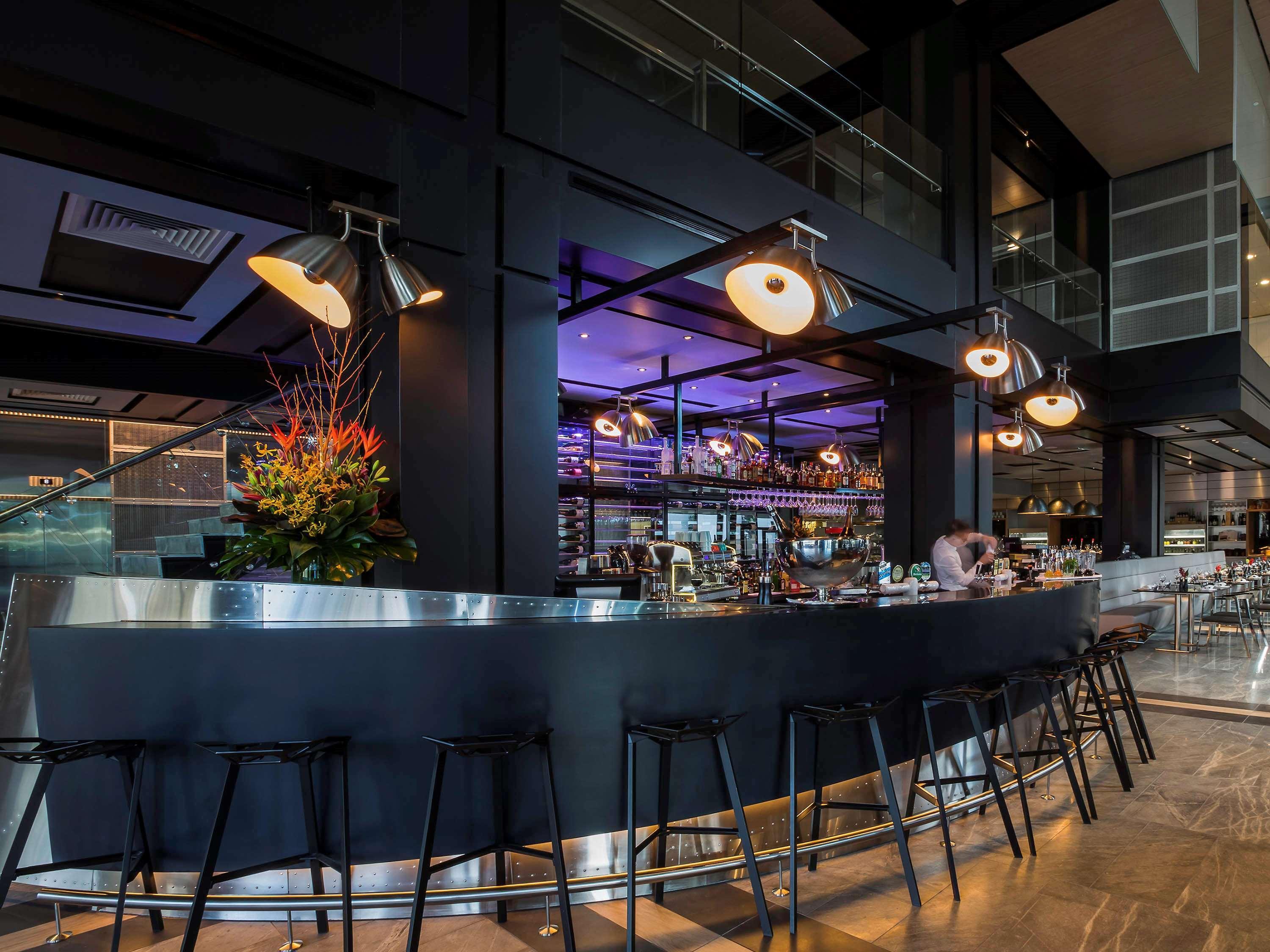 Pullman Sydney Airport Hotel Eksteriør billede The bar at the restaurant