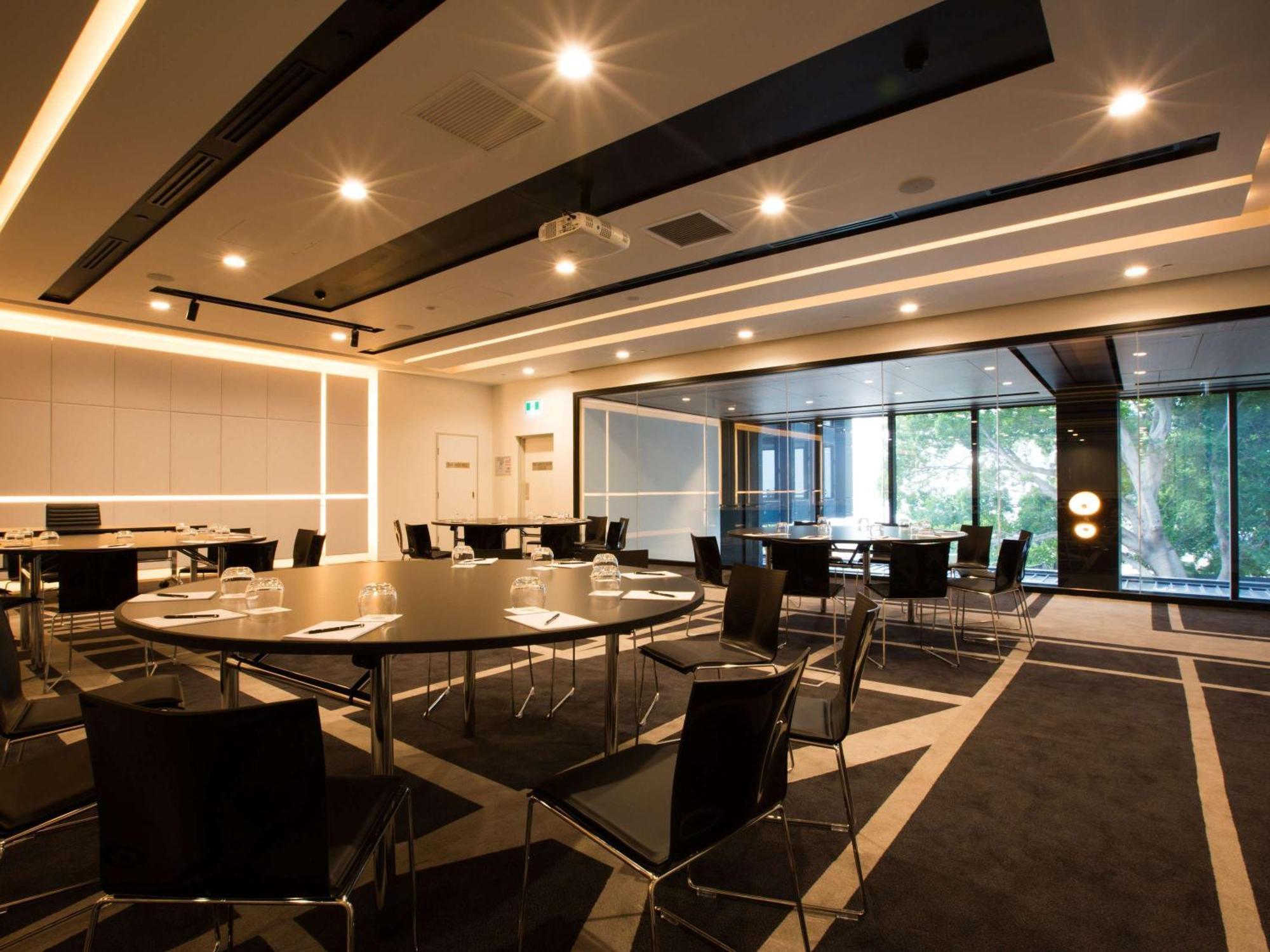 Pullman Sydney Airport Hotel Eksteriør billede The Boardroom
