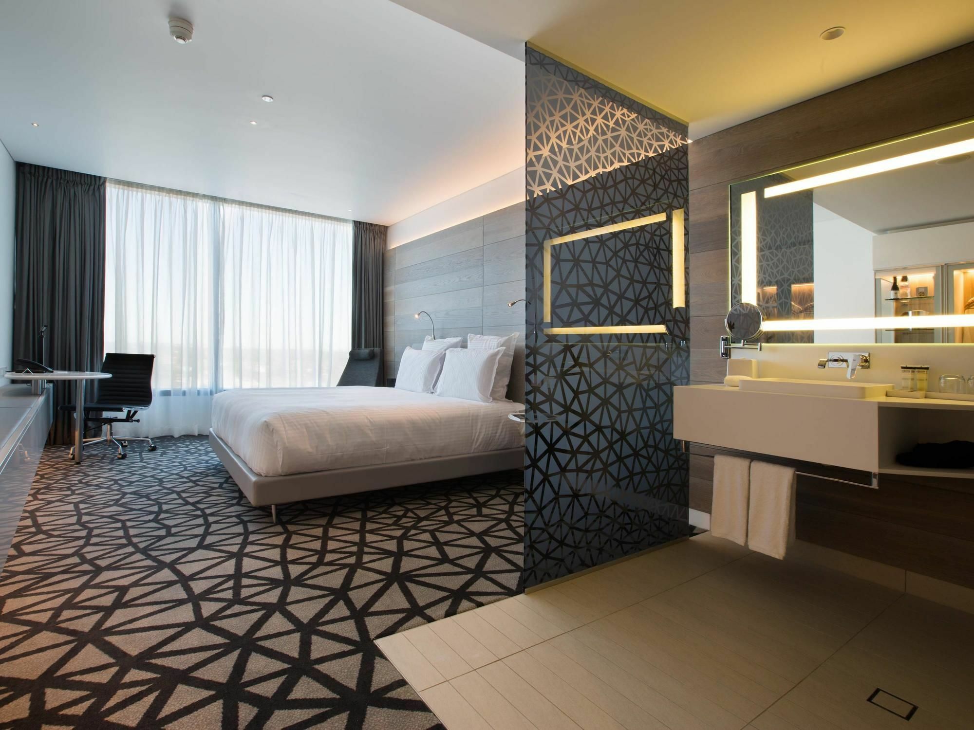 Pullman Sydney Airport Hotel Eksteriør billede Deluxe Room